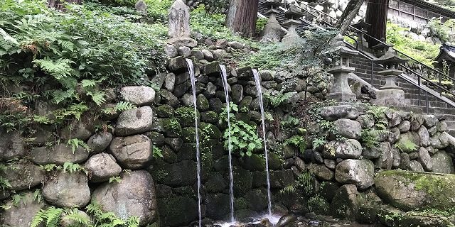 鳩ヶ嶺八幡宮の祓戸の滝